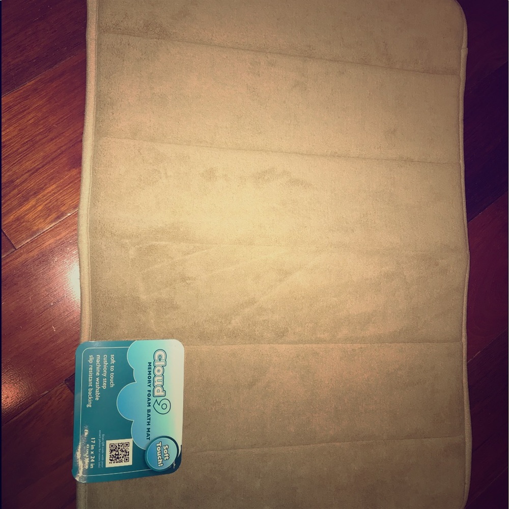 New Cloud 9 bath mat. NWT